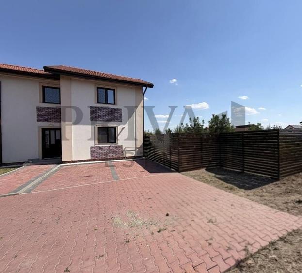 Duplex cu 3 camere cu Canalizare în Giarmata
