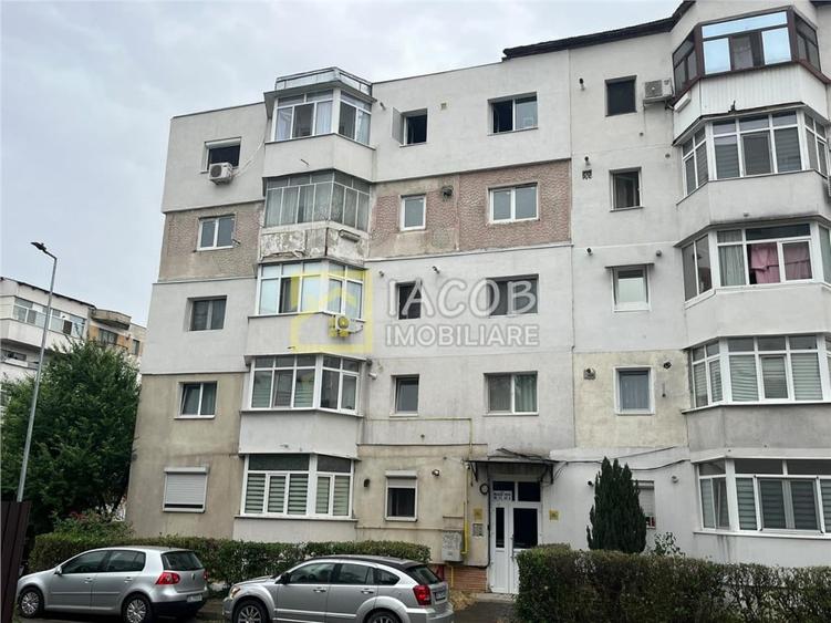 Apartament cu 3 camere semidecomandat în Central