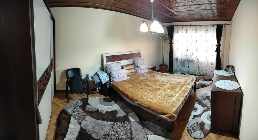 Apartament cu 4 camere decomandat în Central