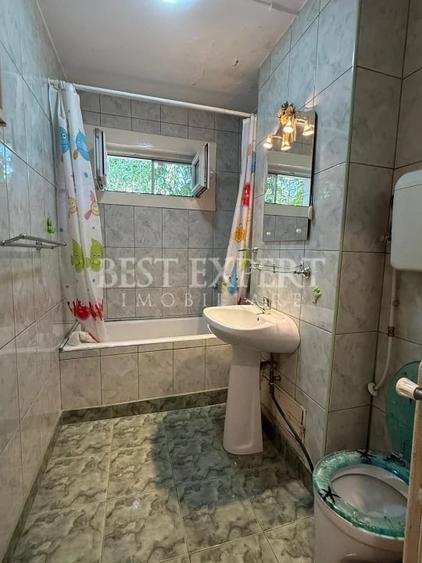 Apartament cu 3 camere decomandat în Titan