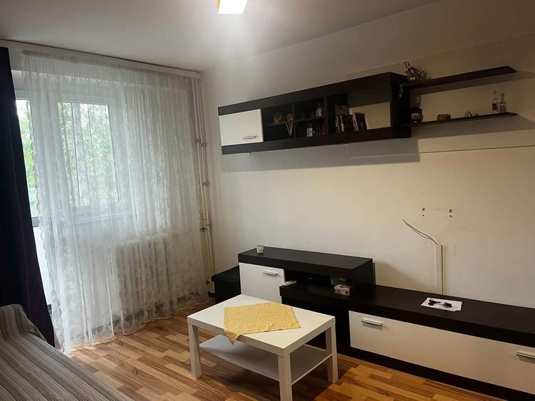 Apartament cu 2 camere semidecomandat în Brâncoveanu