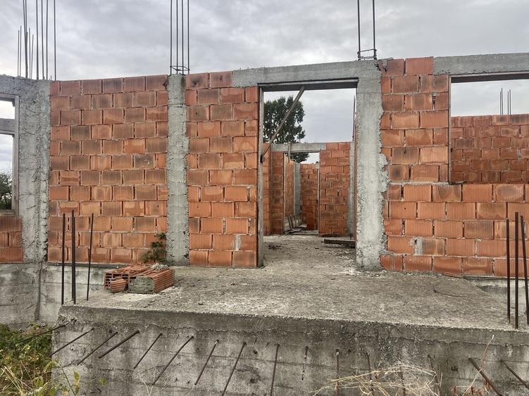 Casă cu 4 camere în Central