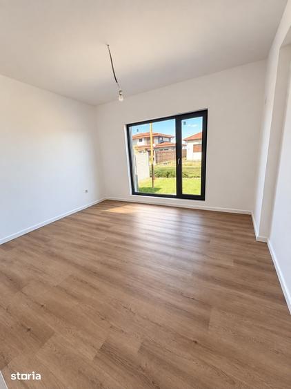Casă cu 4 camere cu Teren 400 Mp în Domnești