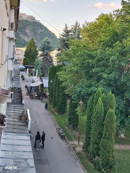Apartament cu 3 camere în Decebal
