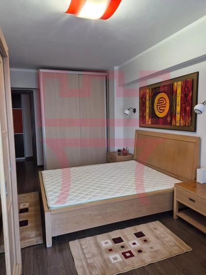 Apartament cu 3 camere semidecomandat în Plopilor