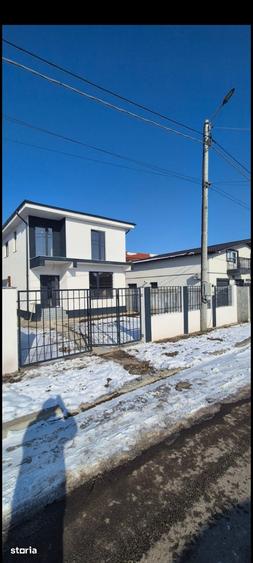 Casă cu 5 camere cu Teren 200 Mp în Lumina