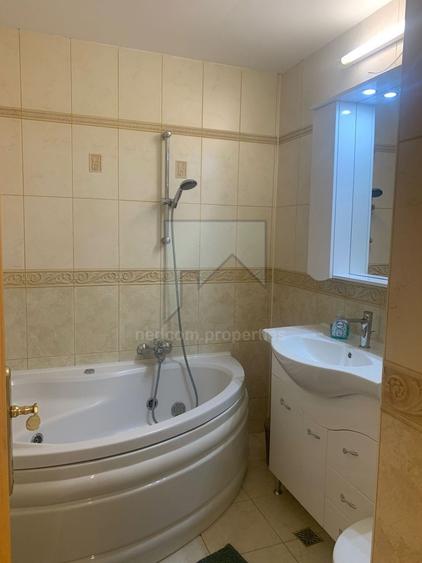 Apartament cu 3 camere decomandat, mobilat în Nerva Traian