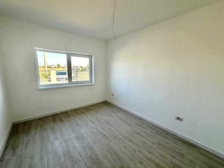 Duplex cu 3 camere cu Canalizare în Moșnița Veche