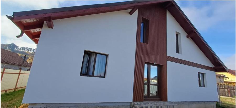 Casă individuală cu 4 camere cu Canalizare în Tărlungeni