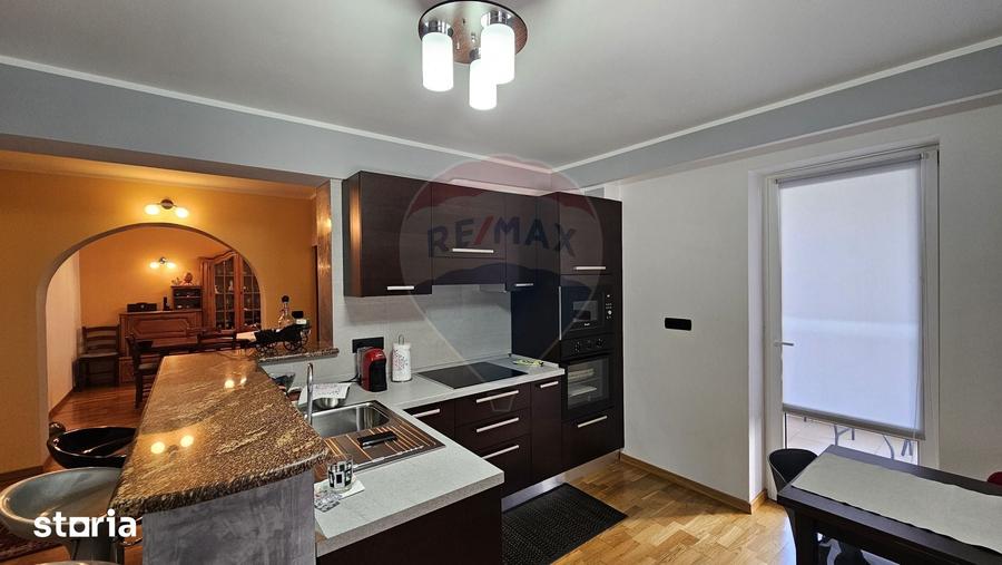 Casă cu 8 camere cu Teren 811 Mp în Obcini