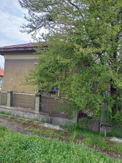 Casă cu 4 camere cu Teren 1700 Mp în Central