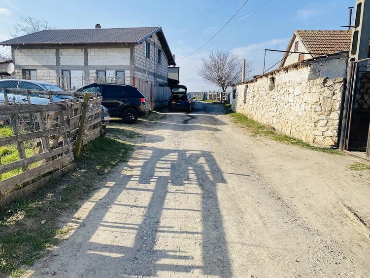 Teren de 5500 mp, în Nord