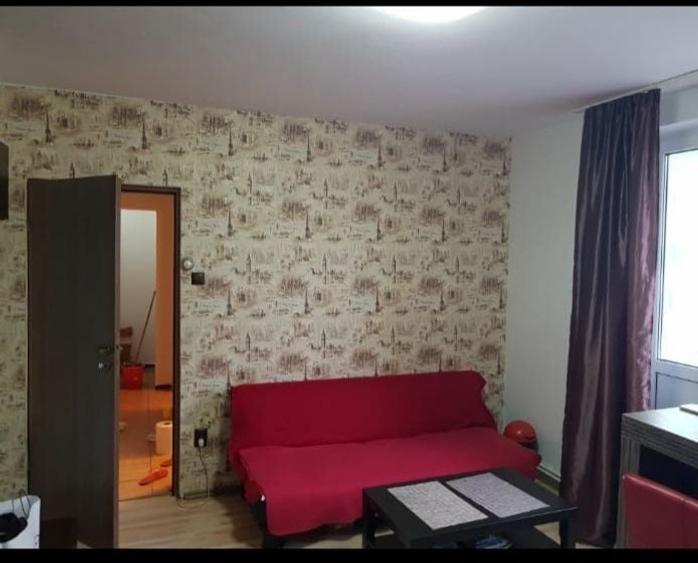 Apartament cu 2 camere decomandat în Exterior Vest