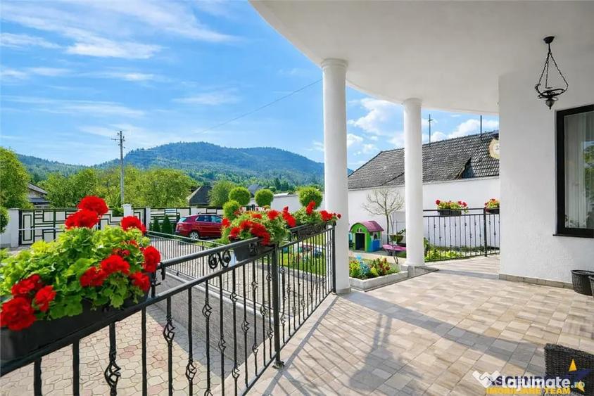 Casă cu 5 camere cu Teren 965 Mp în Central