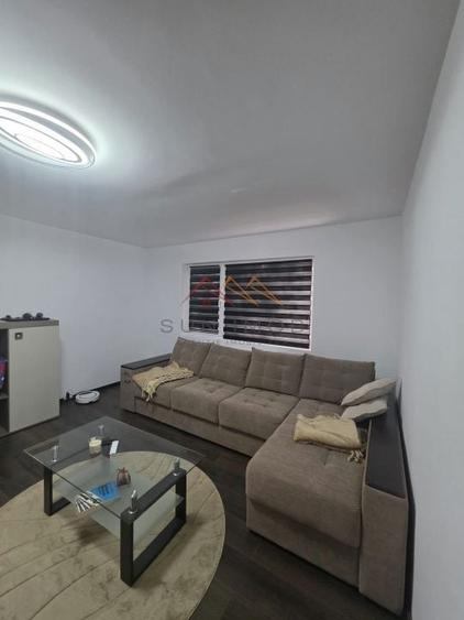 Apartament cu 3 camere semidecomandat în Câmpinița