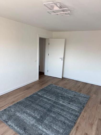 Apartament cu 3 camere decomandat în Nord-Est