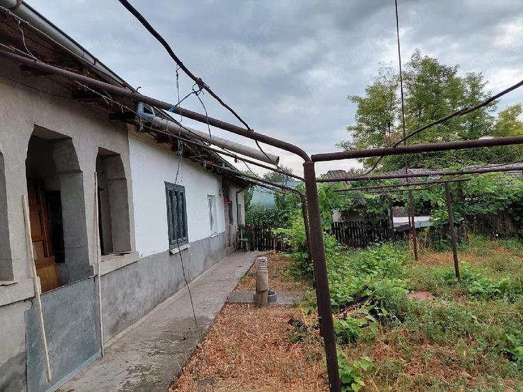 Casă cu 4 camere cu Teren 800 Mp în Central