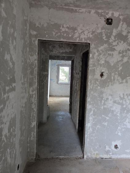 Apartament cu 3 camere semidecomandat în Micro 40