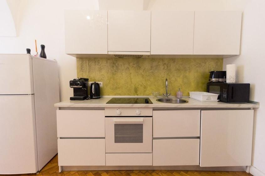 Apartament cu 2 camere semidecomandat, mobilat în Ultracentral