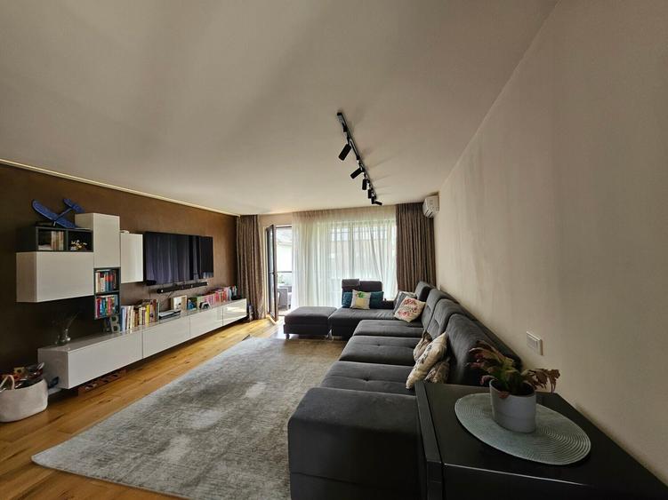 Apartament cu 4 camere decomandat, mobilat în Iancu Nicolae