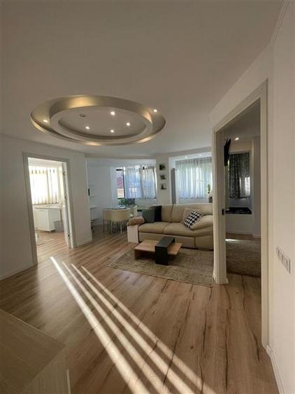 Apartament cu 3 camere semidecomandat în Foișorul de Foc