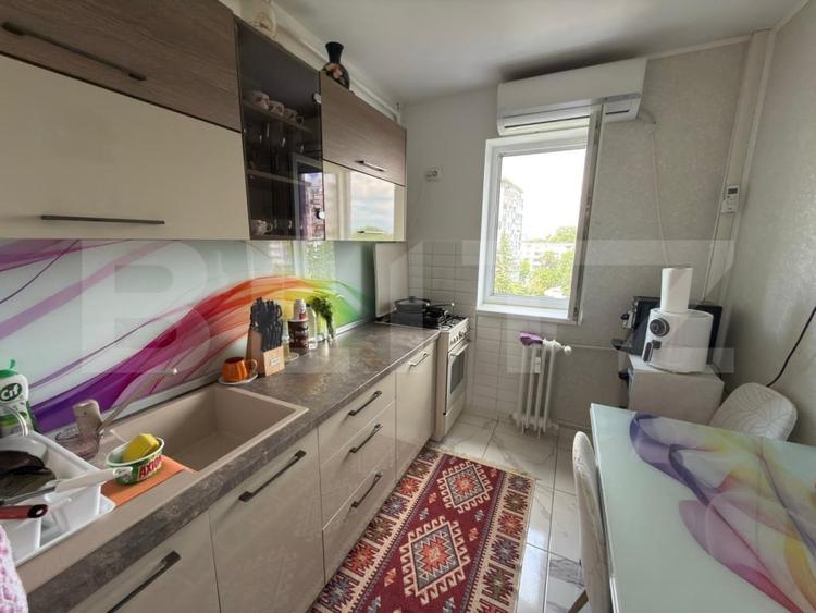 Apartament cu 2 camere decomandat, mobilat în Republicii