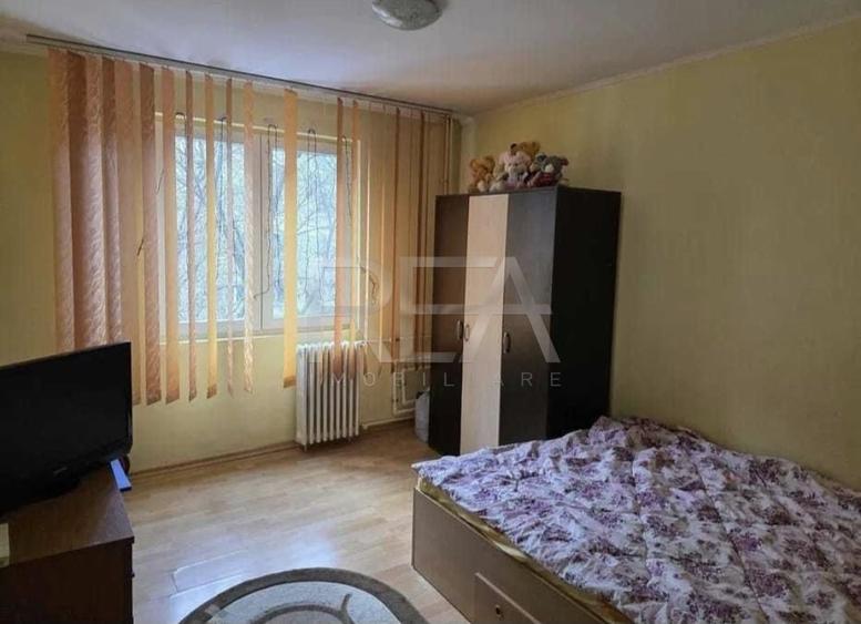 Apartament cu 3 camere semidecomandat în Crângași