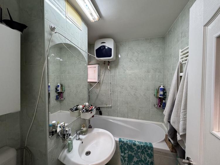 Apartament cu 3 camere decomandat în Drumul Taberei