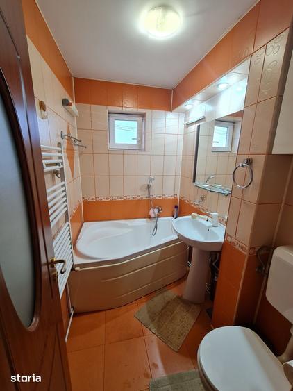 Apartament cu 2 camere, mobilat în Romanilor