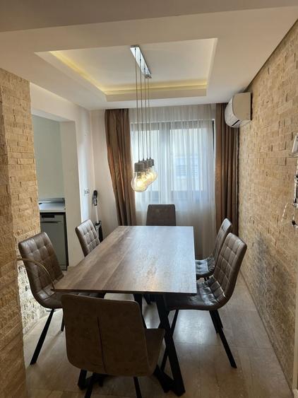 Apartament cu 4 camere decomandat în Central