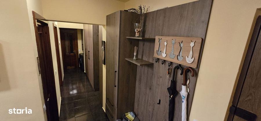 Apartament cu 3 camere decomandat în Astra
