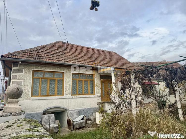 Casă cu 2 camere cu Canalizare în Uroi