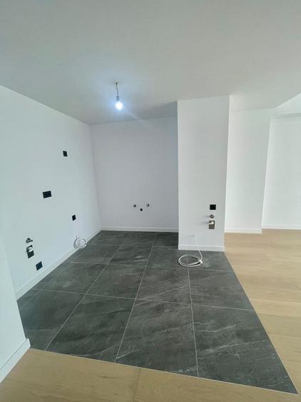 Apartament cu 3 camere decomandat în Barbu Văcărescu