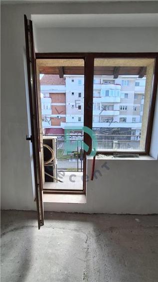 Apartament cu 3 camere decomandat în Sub Arini