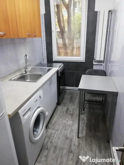 Garsonieră decomandată în Central