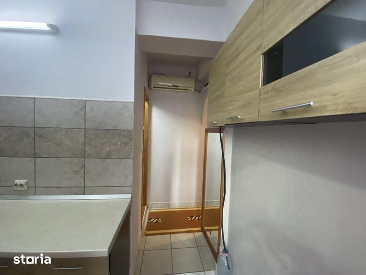Garsonieră decomandată în Micro 13