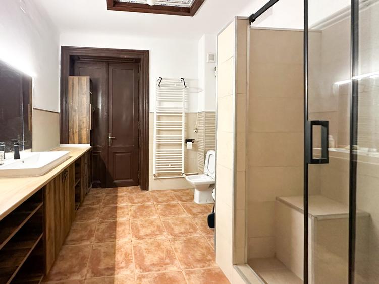 Apartament cu 4 camere semidecomandat în Kogălniceanu