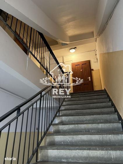Apartament cu 4 camere decomandat în Tineretului