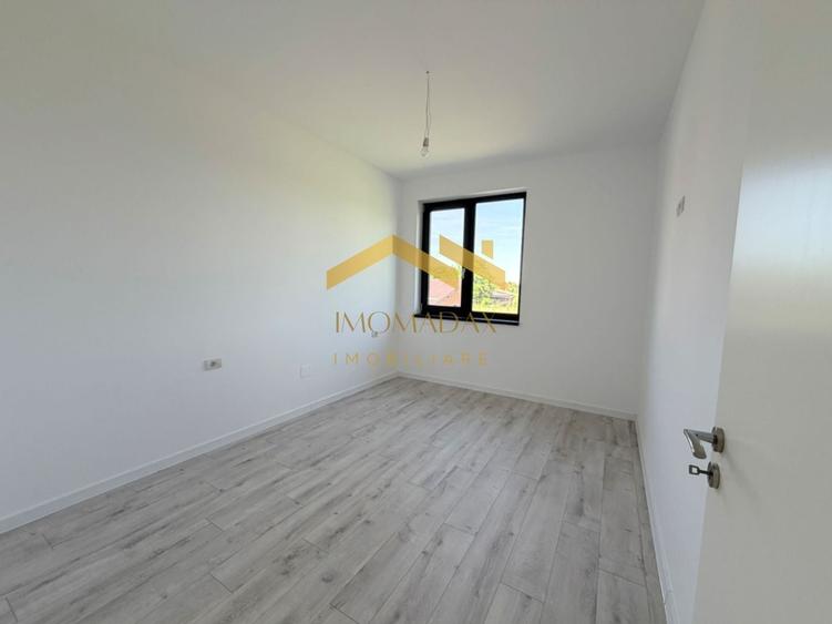 Duplex cu 4 camere cu Canalizare în Utvin