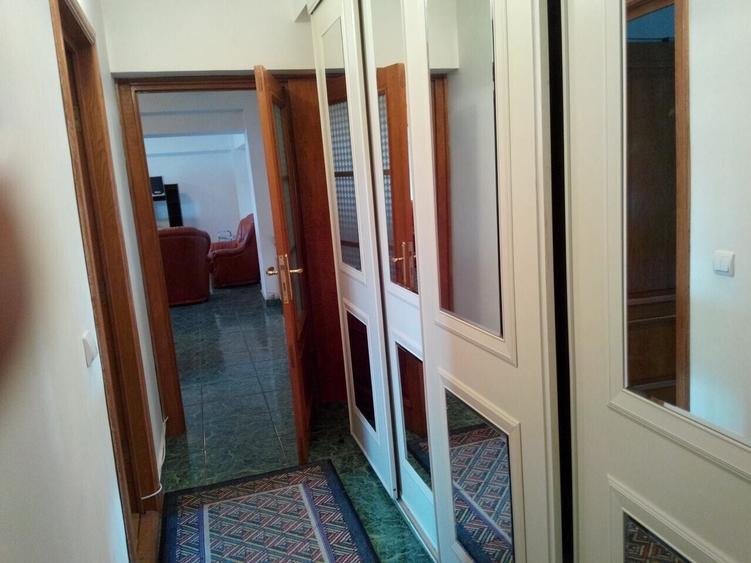 Apartament cu 3 camere decomandat, mobilat în Decebal