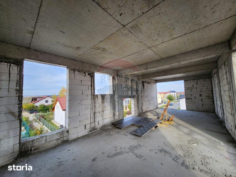 Casă cu 5 camere cu Teren 389 Mp în Aviației