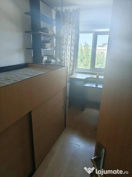 Apartament cu 3 camere decomandat în Micro 17