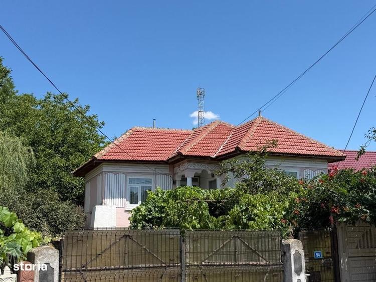 Casă cu 3 camere cu Teren 1600 Mp în Perișor