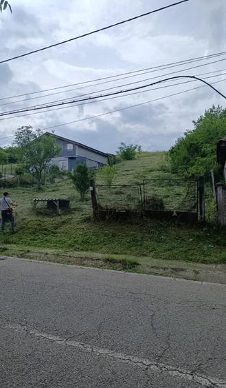 Teren de 2200 mp, în Criș