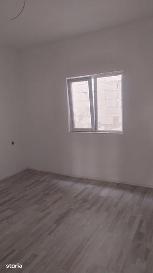 Casă cu 4 camere cu Teren 200 Mp în Central