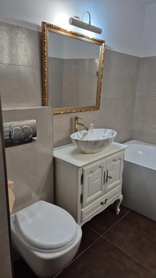 Apartament cu 4 camere decomandat în Central