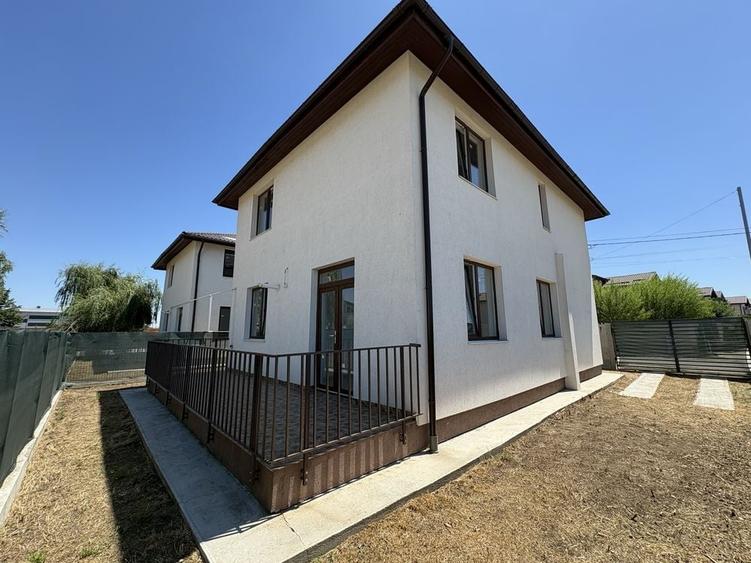 Casă cu 4 camere în Domnești
