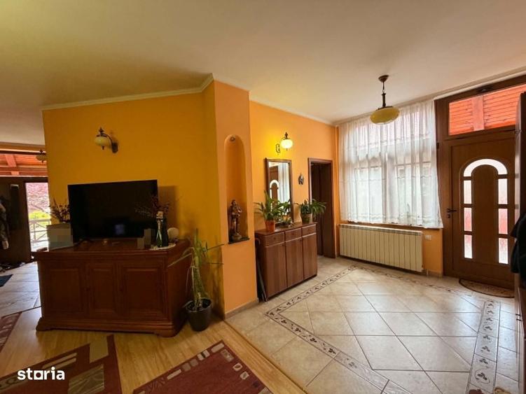 Casă cu 3 camere cu Teren 385 Mp în Central