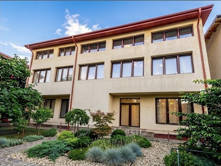Casă cu 4 camere cu Teren 400 Mp în Central