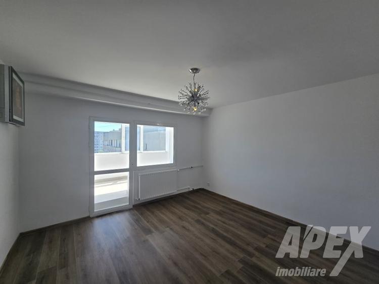 Apartament cu 2 camere semidecomandat, mobilat în Decebal